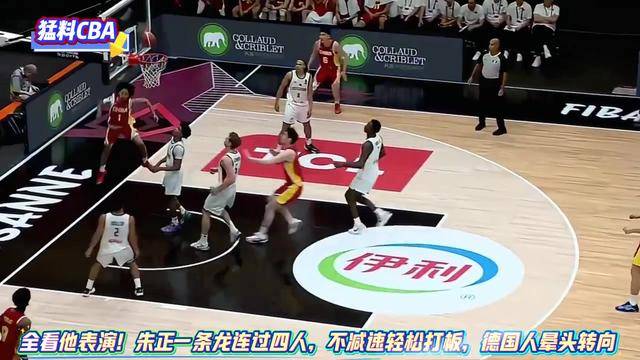  费德勒回归赛场，战术调整首场状态亮眼，雄鹿观众沸腾！