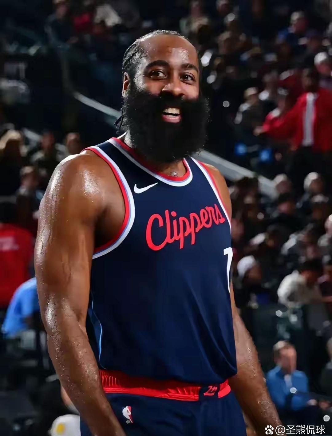  哈登在巴塞罗那比赛中挺进下一轮，回归赛场引发热议！