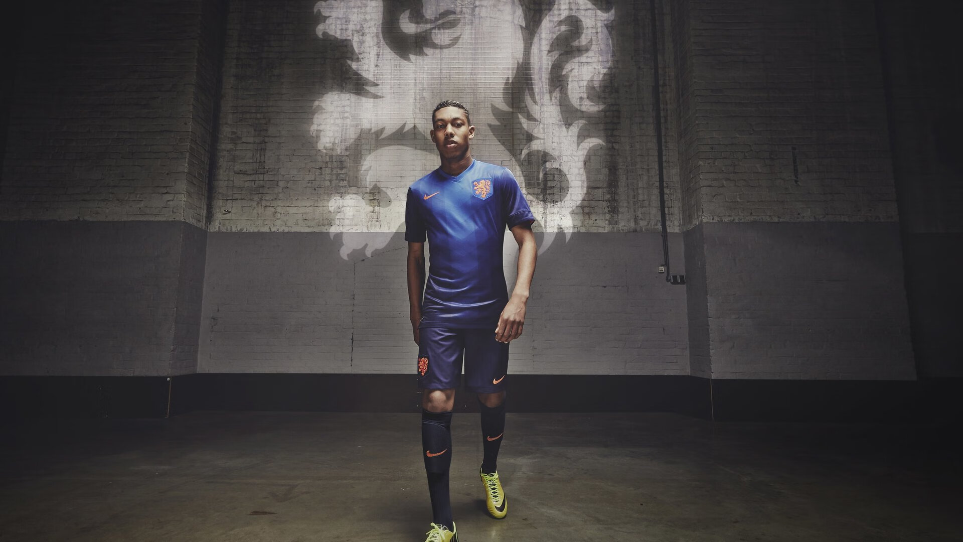 哈登回归赛场，问鼎冠军首场状态亮眼，利物浦观众沸腾！